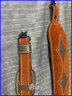 AA & E Trophy rifle sling leather hardly used with Quick disconnect mounts