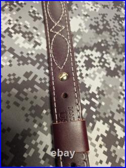 BROWNING WHITE STITCHED DESIGN SUEDE BACKED LEATHER RIFLE GUN SLING With SWIVELS
